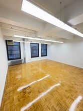 147 W 35th St, New York, NY à louer Photo intérieure- Image 2 de 6