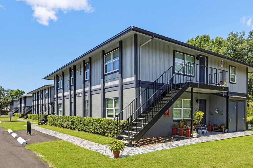 8412-8420 N Lois Ave, Tampa, FL for sale - Building Photo - Image 1 of 35