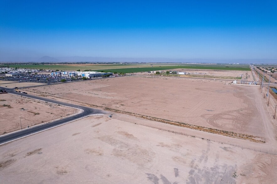 2204-2208 La Brucherie Rd, El Centro, CA à vendre - Photo du bâtiment - Image 3 de 4