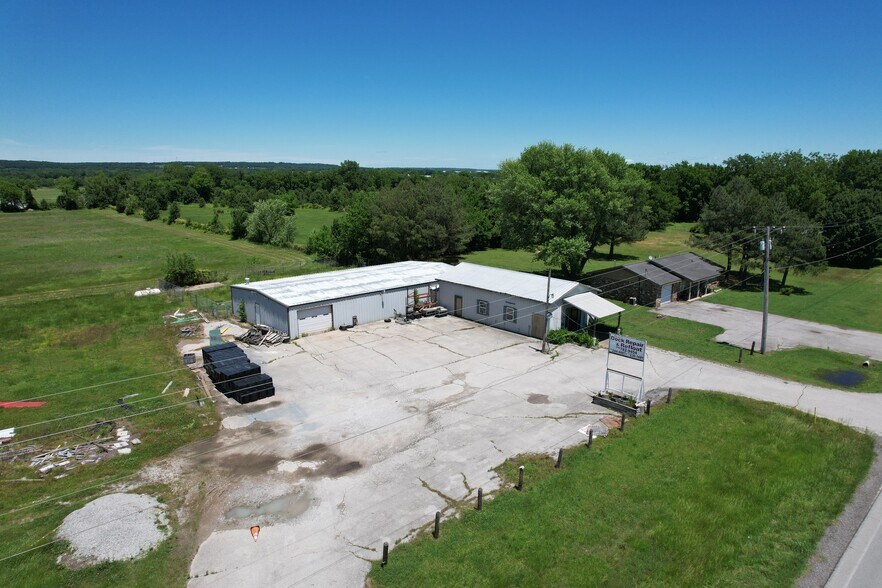 878 Ketchum Ave, Vinita, OK à vendre - Photo du bâtiment - Image 3 de 35