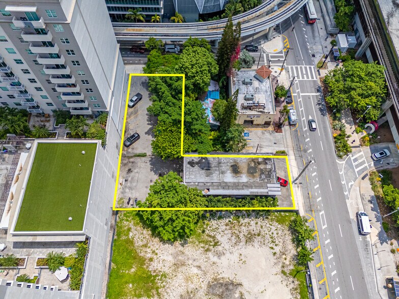 75 SW 11th St, Miami, FL à vendre - Photo du bâtiment - Image 3 de 4