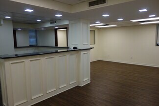 Plus de détails pour 6433 98th St, Rego Park, NY - Médical à louer
