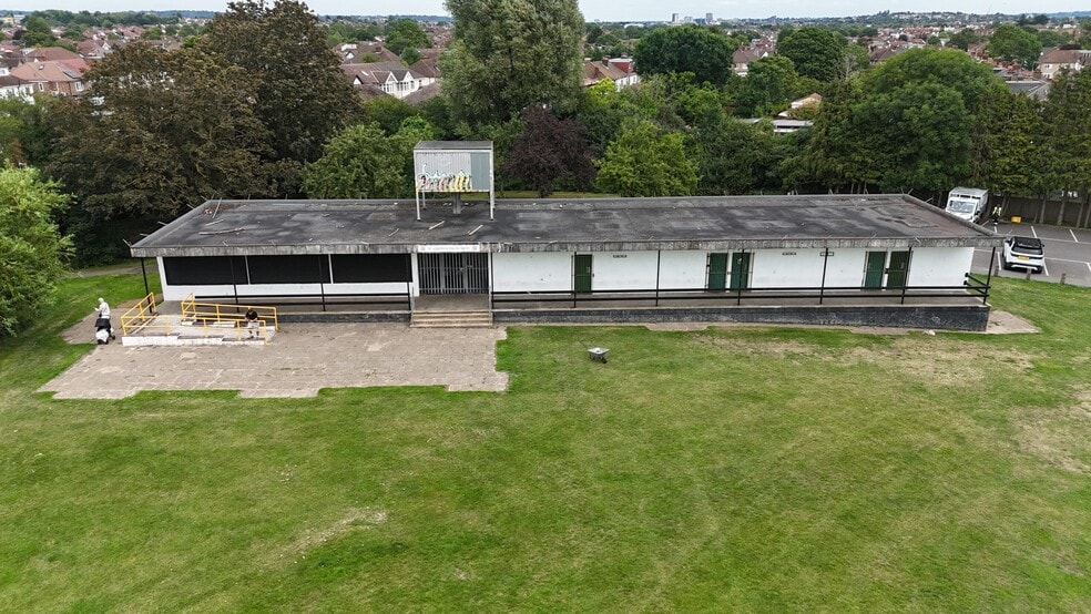 32B Prestwood Av, Harrow for lease - Building Photo - Image 2 of 8