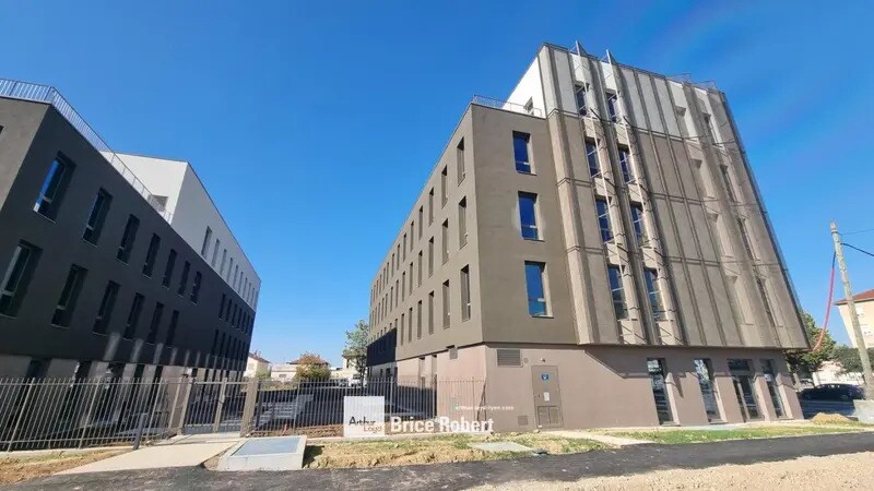 22 Avenue Jean Jaurès, Décines-Charpieu à vendre - Photo du bâtiment - Image 1 de 10