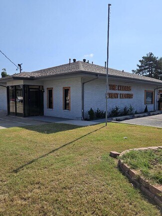 Plus de détails pour 3230 N Rockwell Ave, Bethany, OK - Bureau à vendre