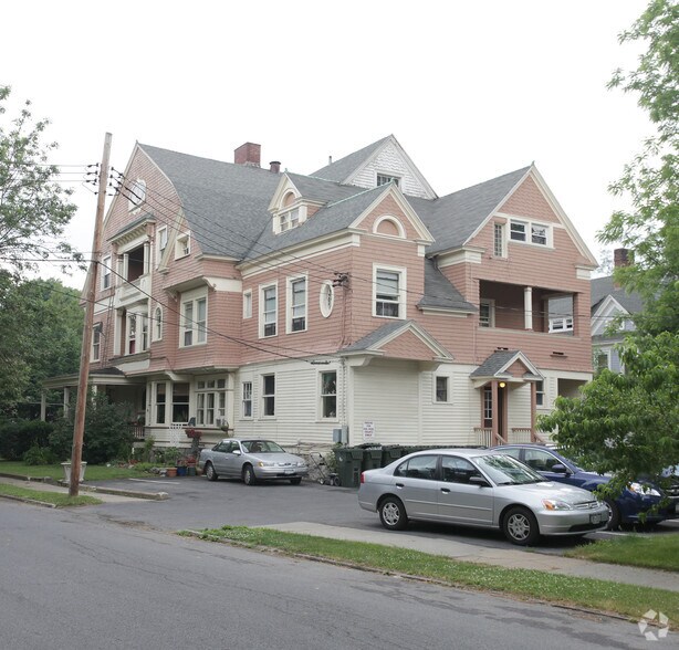 195 Ridge St, Glens Falls, NY à vendre - Photo du bâtiment - Image 2 de 2