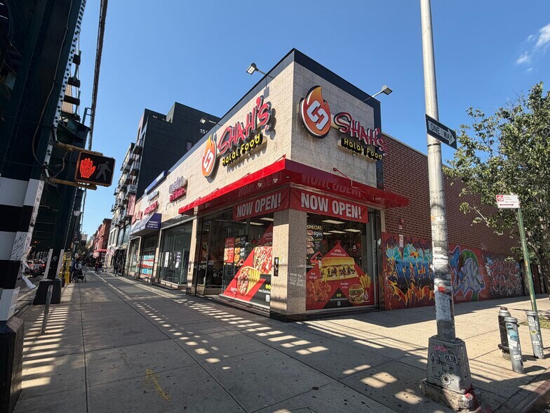 1611 Broadway, Brooklyn, NY for lease - Building Photo - Image 1 of 3