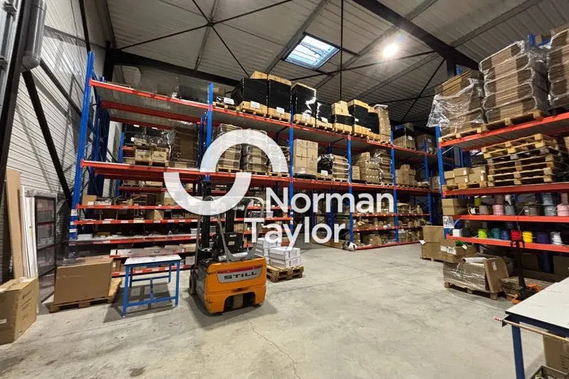 Flex in Montpellier for lease - Interior Photo - Image 2 of 6