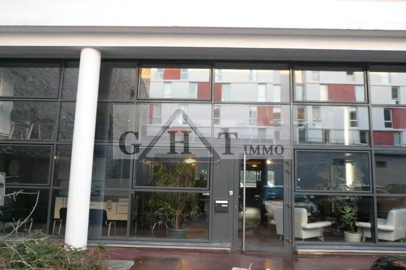 Bureau dans Ivry-sur-Seine à louer - Photo du bâtiment - Image 1 de 11