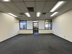 1805 136th Pl NE, Bellevue, WA for lease Interior Photo- Image 2 of 10