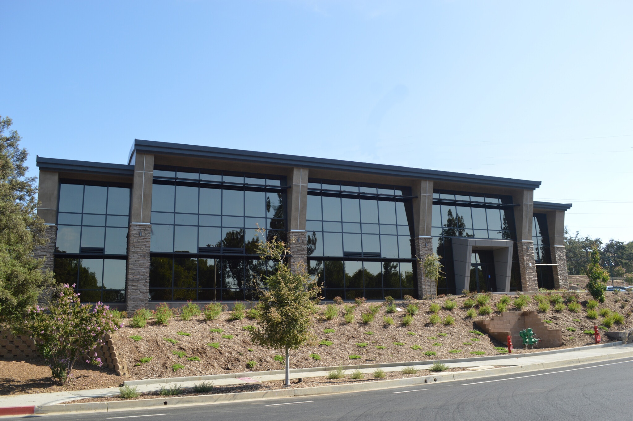 27489 Agoura Rd, Agoura Hills, CA for lease Building Photo- Image 1 of 12