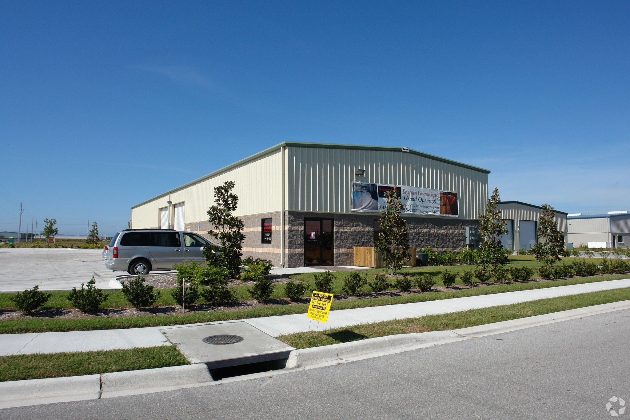 2337-2341 72nd Dr E, Sarasota, FL for lease Primary Photo- Image 1 of 11