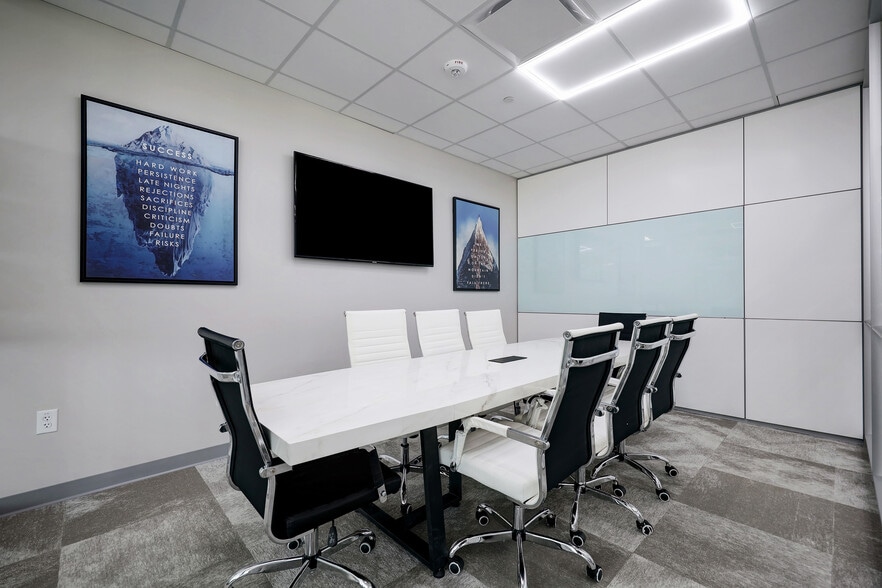 6920 Brisbane Ct, Sugar Land, TX for lease - Interior Photo - Image 2 of 12