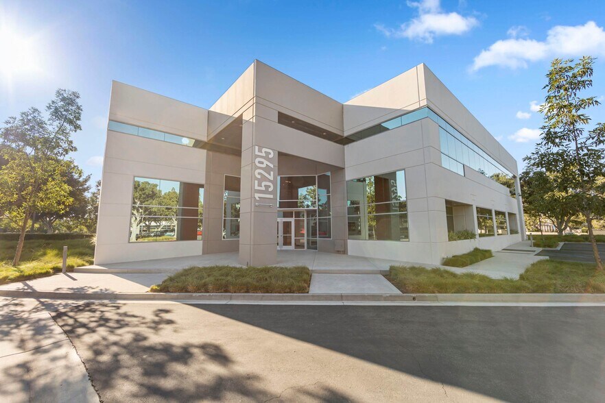 15295 Alton Pky, Irvine, CA à louer - Photo du bâtiment - Image 2 de 13