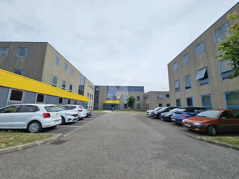 Flex dans Ris-Orangis à louer - Photo du bâtiment - Image 1 de 14