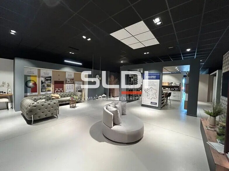 Retail in Anse for lease - Interior Photo - Image 3 of 8