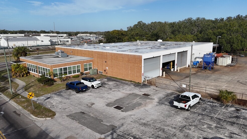 2902 E Sligh Ave, Tampa, FL for lease - Building Photo - Image 3 of 15