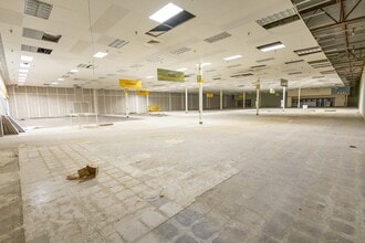 1200 E Susan Dr, Marshall, MN for lease Interior Photo- Image 2 of 23