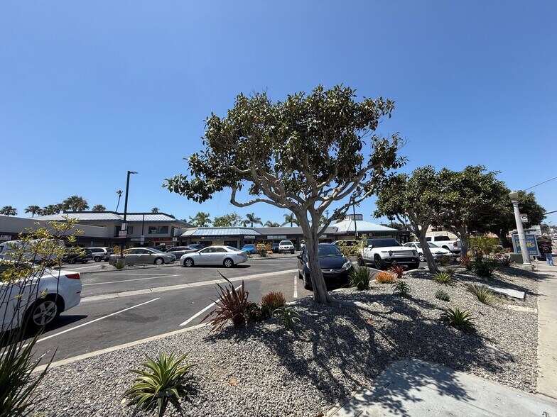 3175-3185 Midway Dr, San Diego, CA à louer - Photo du bâtiment - Image 3 de 9