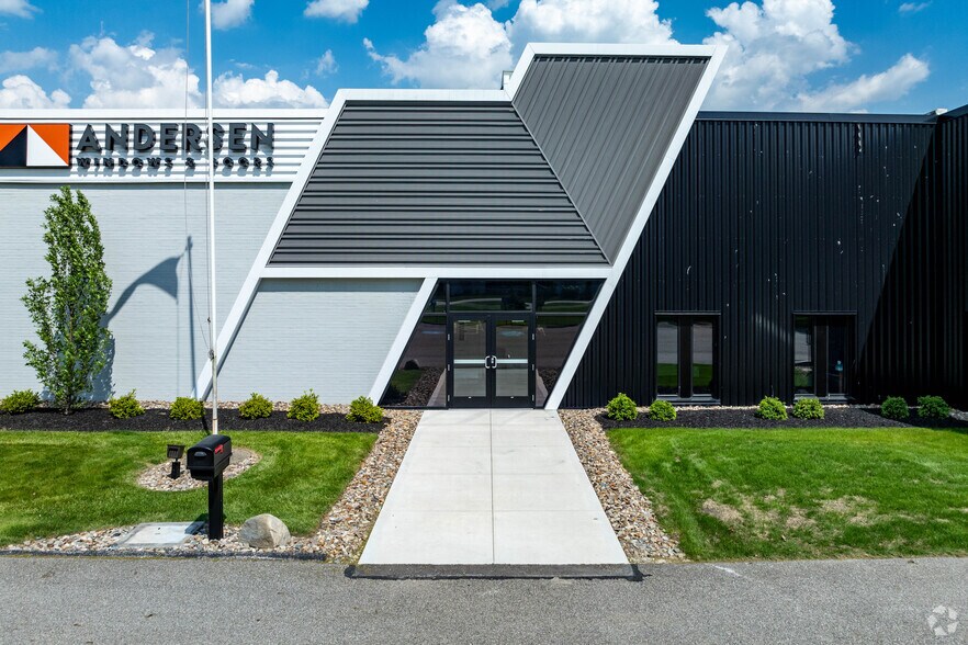 1331-1373 S Chillicothe Rd, Aurora, OH à louer - Photo du bâtiment - Image 3 de 7