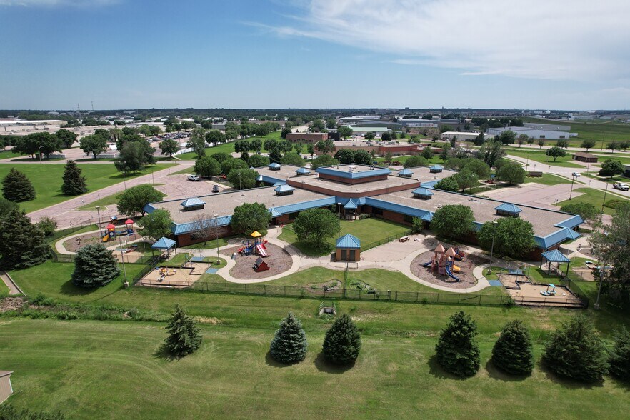 4800 N 4th Ave, Sioux Falls, SD à vendre - Photo du bâtiment - Image 2 de 6