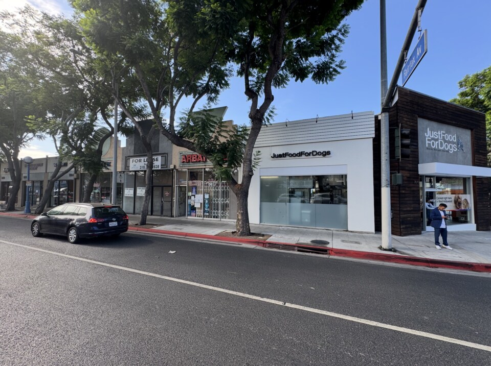 7868 Santa Monica Blvd, West Hollywood, CA for lease Building Photo- Image 1 of 10