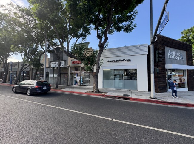 Plus de détails pour 7868 Santa Monica Blvd, West Hollywood, CA - Commerce de détail à louer