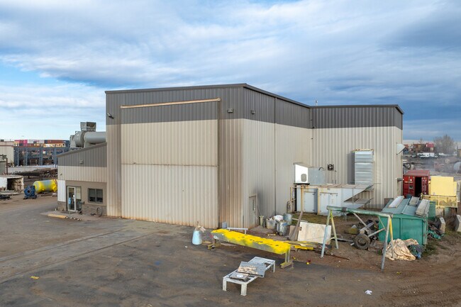 Plus de détails pour 6632 90 Av SE, Calgary, AB - Industriel à vendre