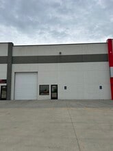 1108 NW Bush Dr, Grain Valley, MO for lease Interior Photo- Image 1 of 5