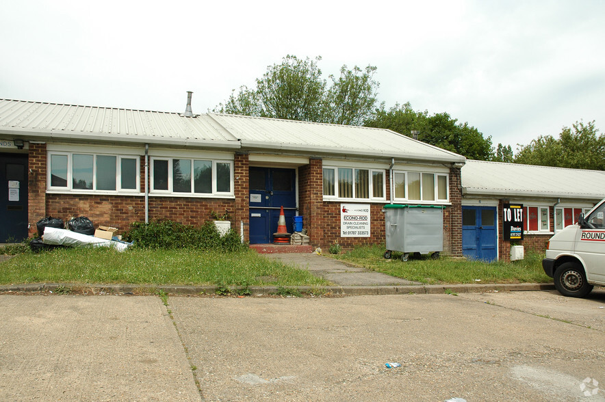 2-14 Brownfields, Welwyn Garden City for lease - Building Photo - Image 2 of 5