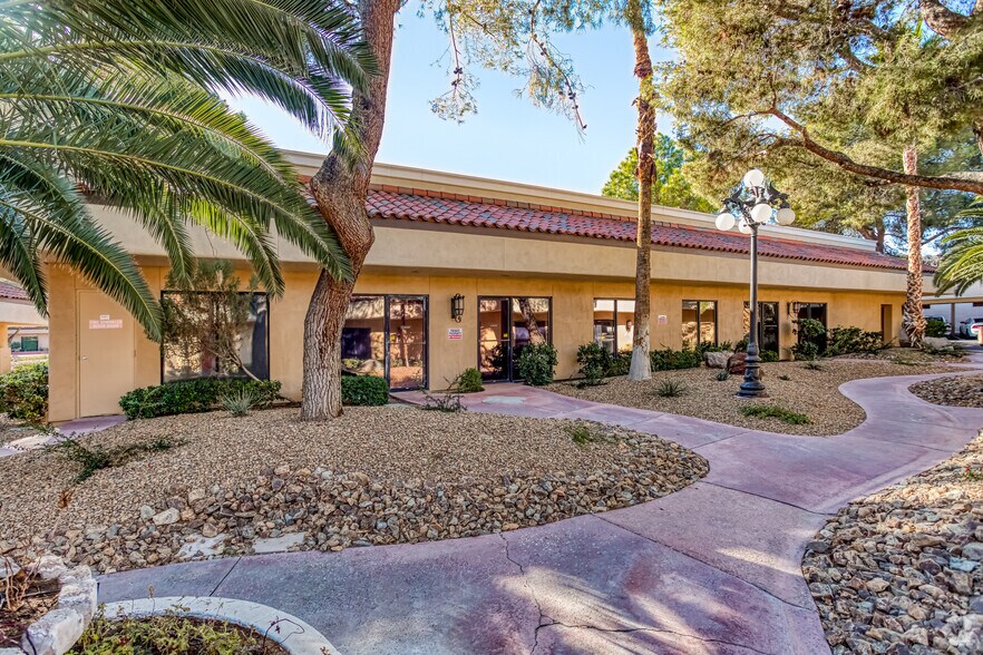 2700 E Chandler Ave, Las Vegas, NV à vendre - Photo du bâtiment - Image 3 de 12