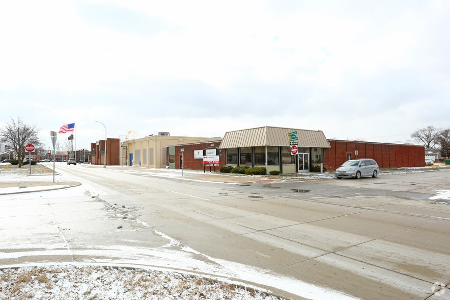5141 Oakman Blvd, Dearborn, MI à vendre - Photo du bâtiment - Image 2 de 5