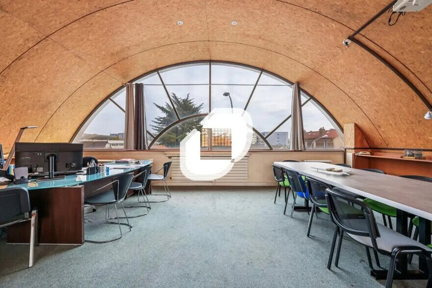 Office in Rosny-sous-Bois for sale - Building Photo - Image 2 of 11