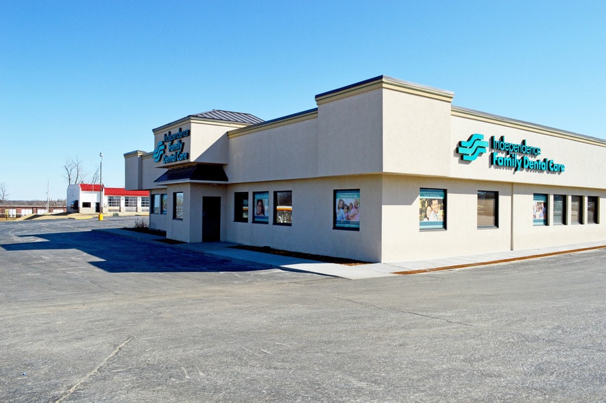14121-14221 E Us Highway 40, Kansas City, MO for lease - Building Photo - Image 2 of 6