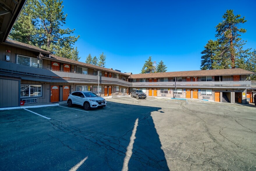4133 Cedar Ave, South Lake Tahoe, CA à vendre - Photo du bâtiment - Image 3 de 10