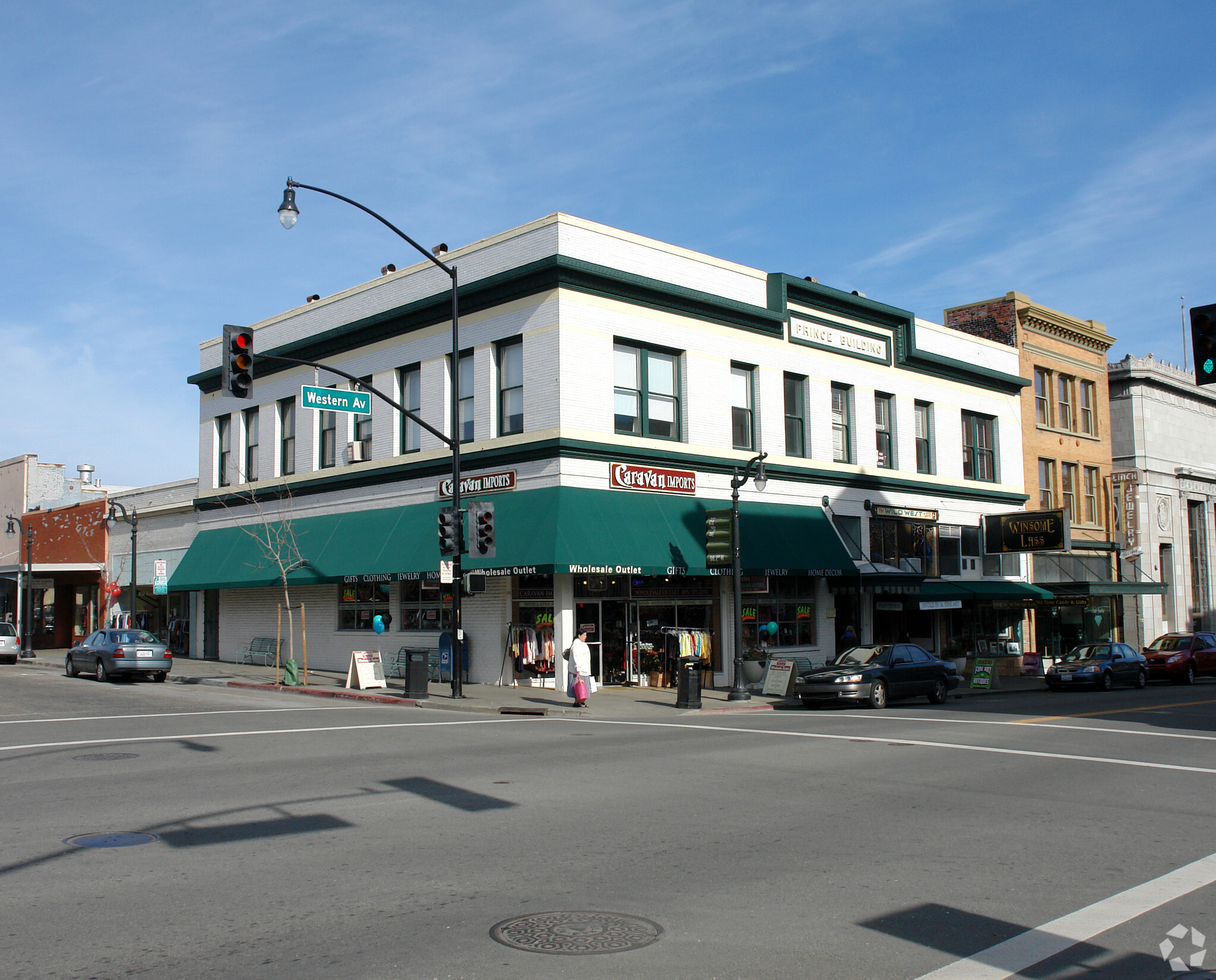 18-24 Western Ave, Petaluma, CA à louer Photo principale- Image 1 de 3