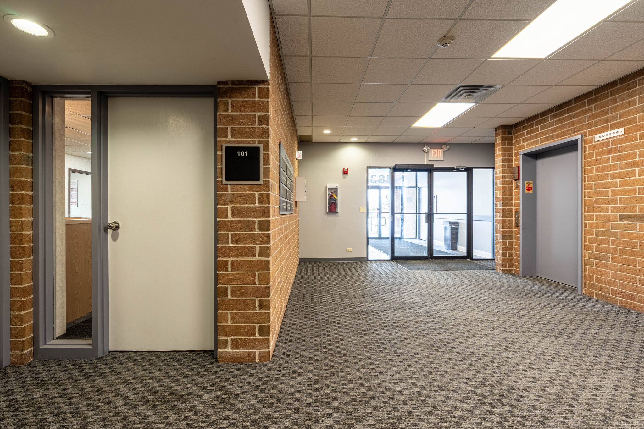 183 S Bloomingdale Rd, Bloomingdale, IL à louer Photo intérieure- Image 1 de 11