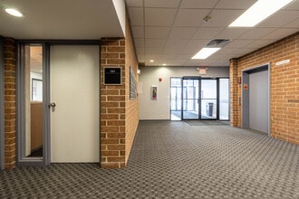 183 S Bloomingdale Rd, Bloomingdale, IL à louer Photo intérieure- Image 1 de 11