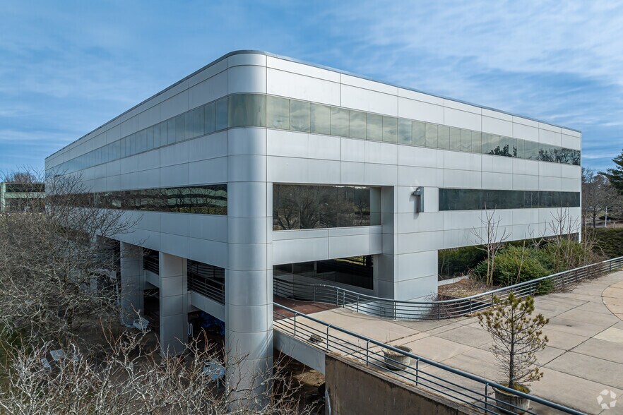 1 Waterside Crossing, Windsor, CT à vendre - Photo principale - Image 1 de 23