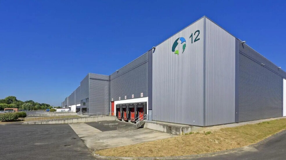 Bureau dans Mitry-Mory à louer - Photo du bâtiment - Image 2 de 11