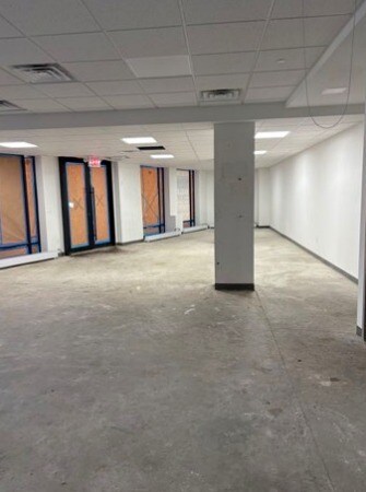 132-77 Metropolitan Avenue, Kew Gardens, NY for lease Interior Photo- Image 1 of 3