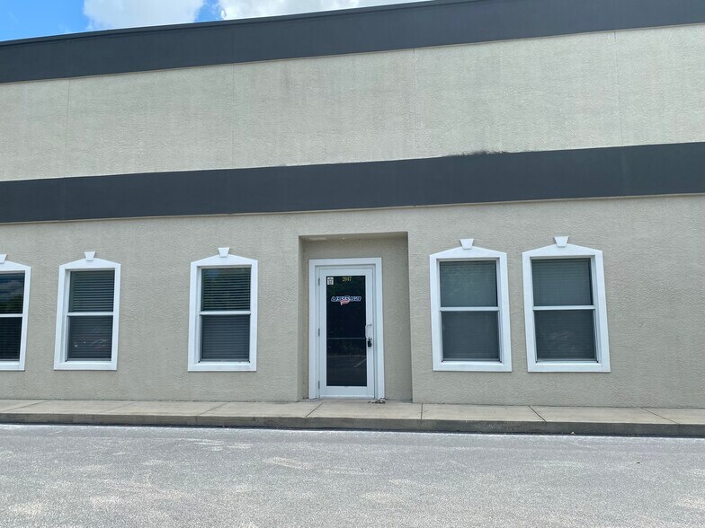 2047-2071 Global Ct, Sarasota, FL for lease - Building Photo - Image 2 of 14