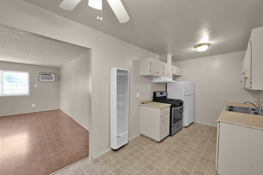 4549 Ashcroft Ave, Sacramento, CA à vendre - Photo du bâtiment - Image 3 de 15