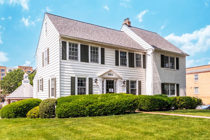 301 Park Ave, Falls Church, VA à louer - Photo du bâtiment - Image 3 de 12