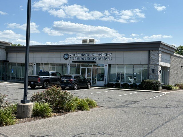 134 Capital Dr, West Springfield, MA à louer - Photo du bâtiment - Image 2 de 9