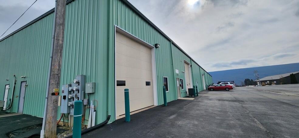 244 Grey Fox Dr, Montoursville, PA for lease - Building Photo - Image 1 of 5