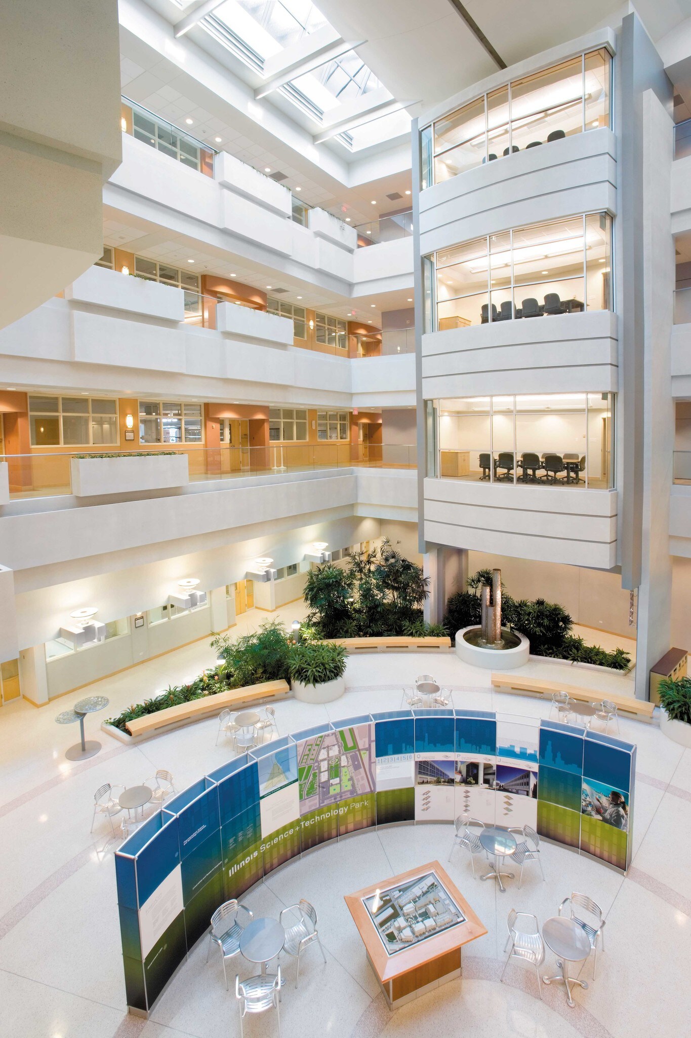 8045 Lamon Ave, Skokie, IL à louer Autre- Image 1 de 6