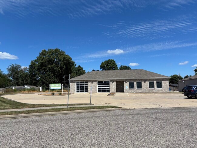 More details for 11 Cottonwood Dr, Chatham, IL - Specialty for Sale