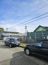 9724 Aurora Ave N, Seattle, WA for lease Building Photo- Image 2 of 8