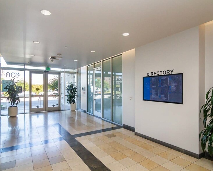 630 S Raymond Ave, Pasadena, CA à louer - Hall d’entrée - Image 3 de 9